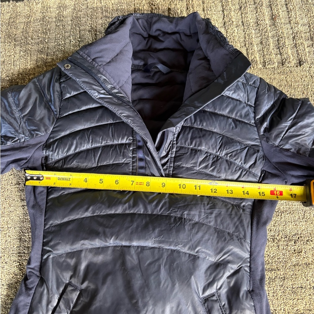 Lululemon Women's Puffer Jacket in Navy